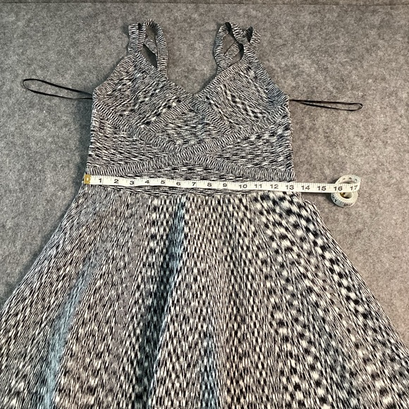 Guess Los Angels Bondage Fit & Flare Black and White Body Con Dress Size Large. - Picture 3 of 11